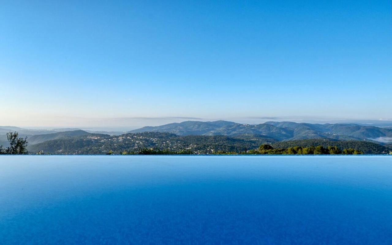 Les Volets Bleus Otel Spéracèdes Dış mekan fotoğraf