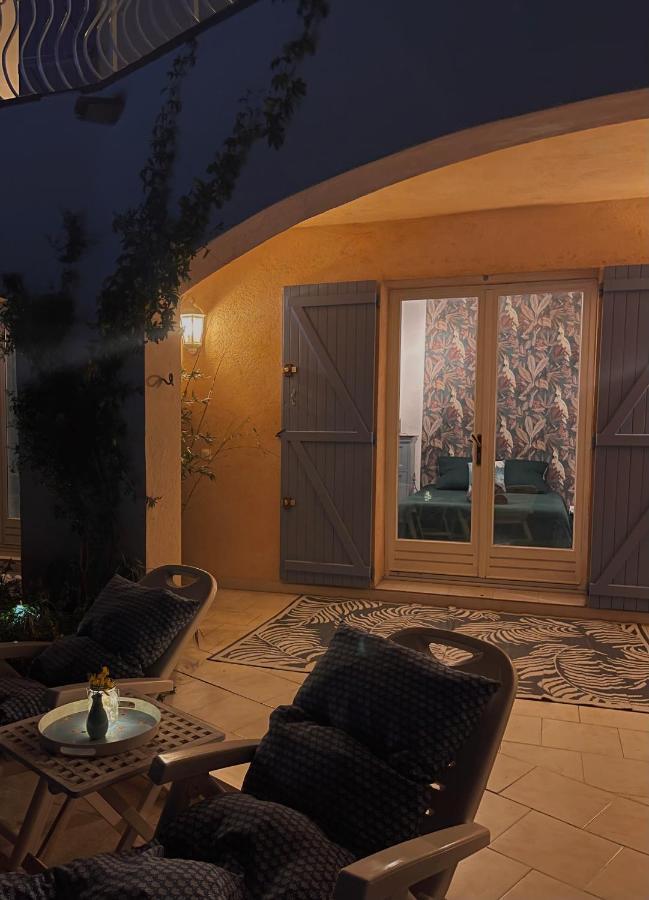 Les Volets Bleus Otel Spéracèdes Dış mekan fotoğraf