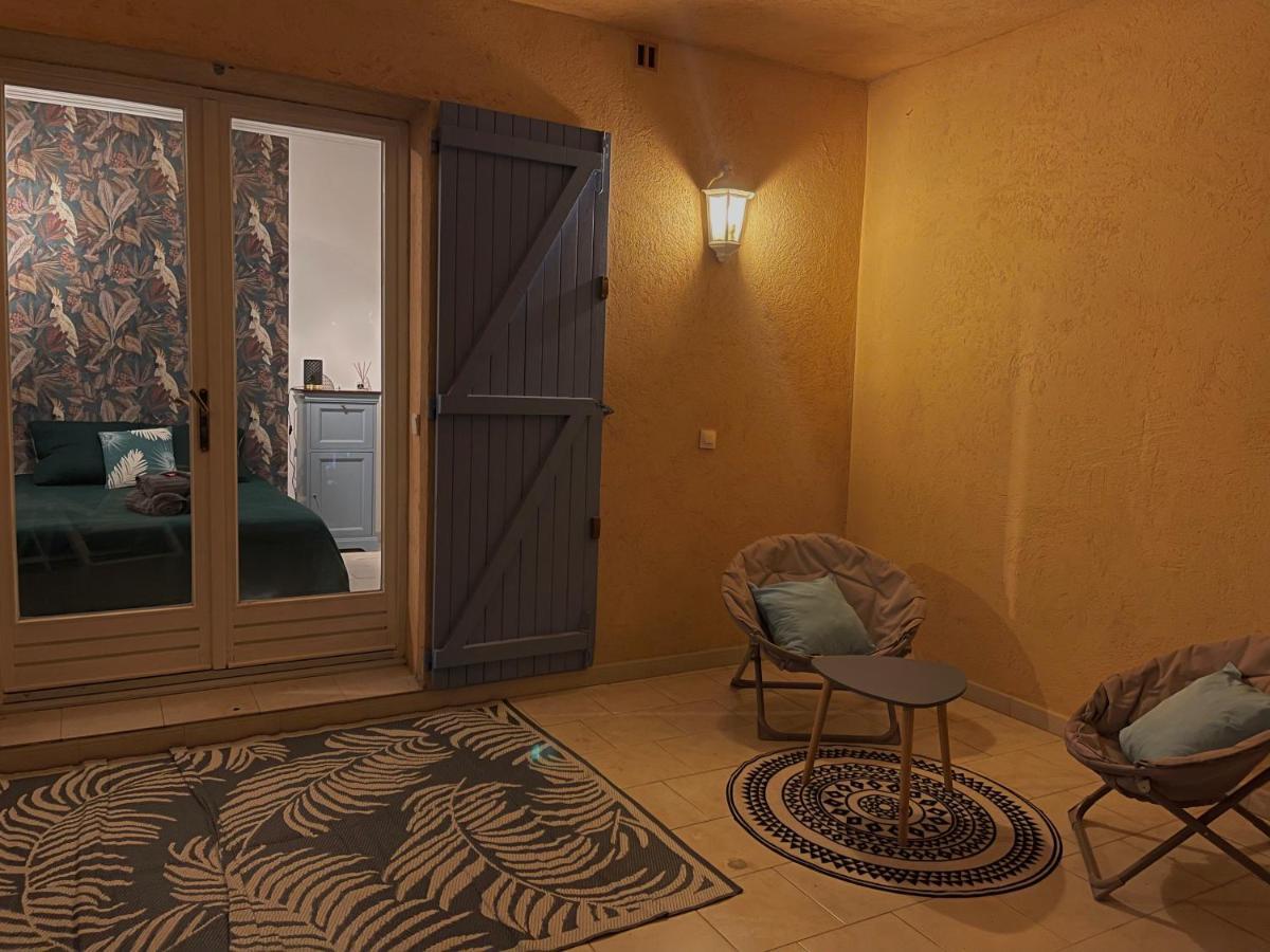 Les Volets Bleus Otel Spéracèdes Dış mekan fotoğraf
